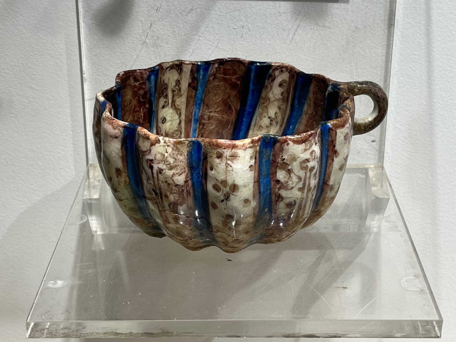Glazed bowl with handle